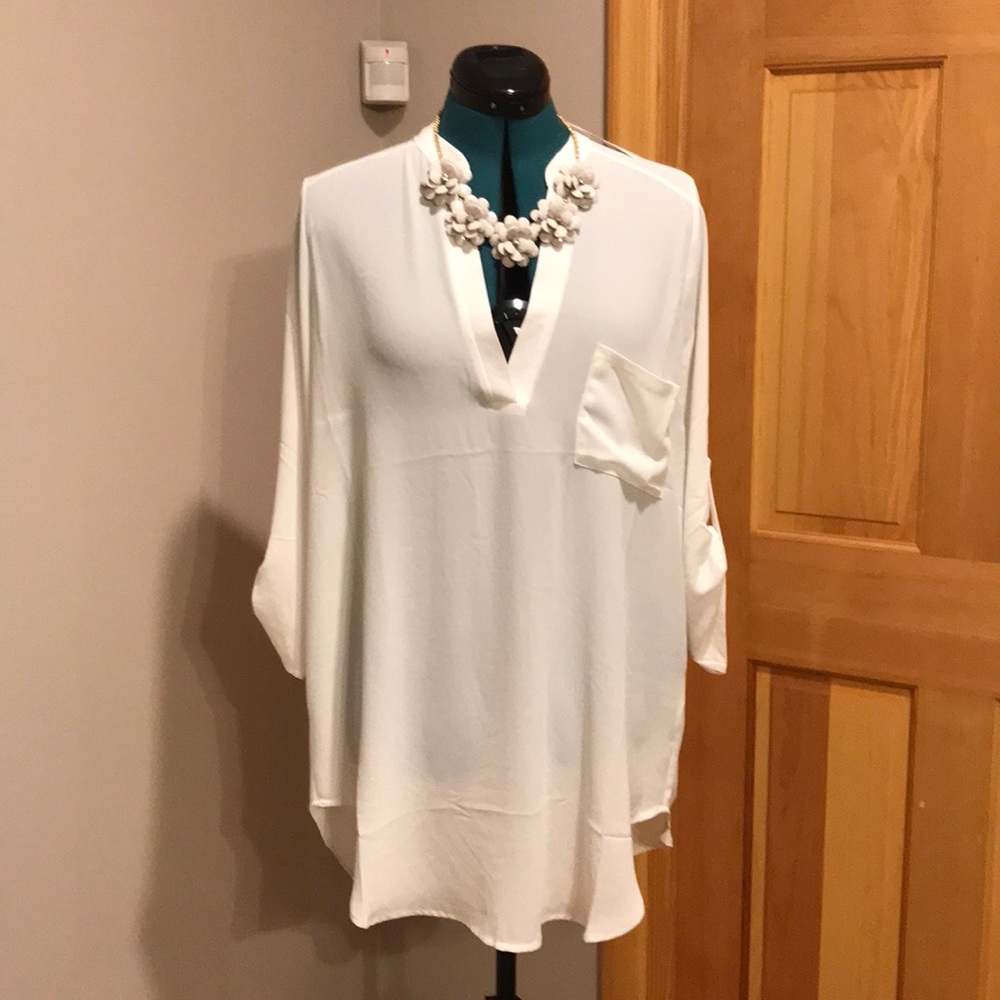 NWT Lush white tunic size large 💕